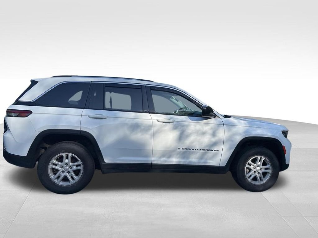 Used 2023 White Jeep Laredo image 13