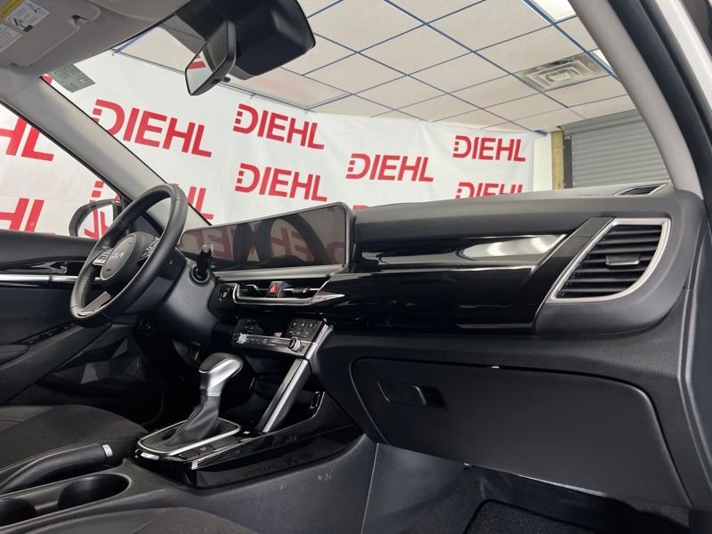 Used 2025 White Kia S image 13