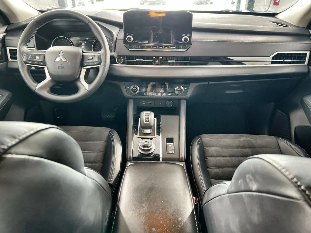 Used 2024  Mitsubishi SE image 21