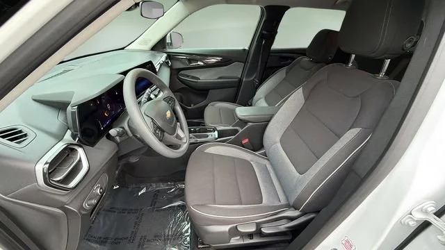 Used 2025 Summit White Chevrolet LT image 17