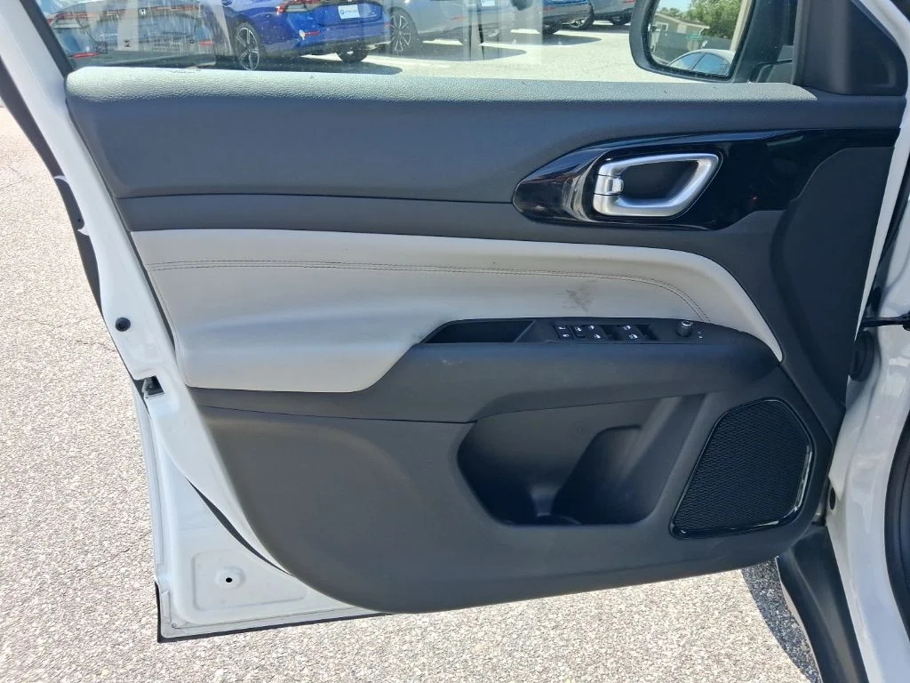 Used 2025 White Jeep Limited image 20