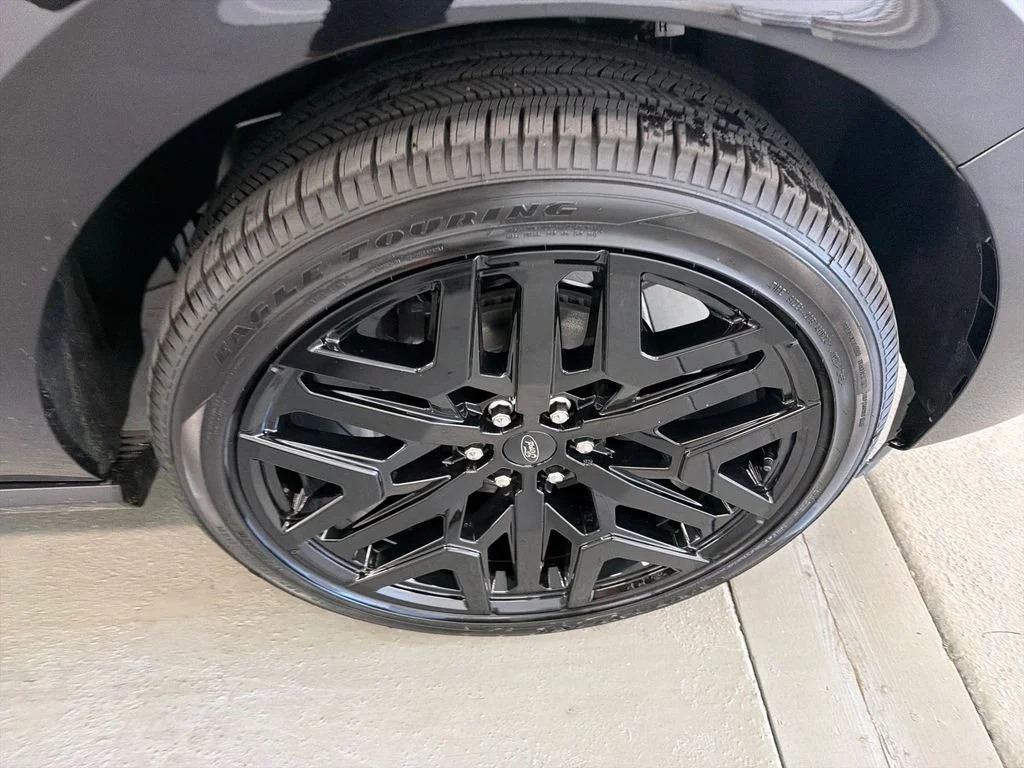 New 2027 Black Ford Platinum image 5