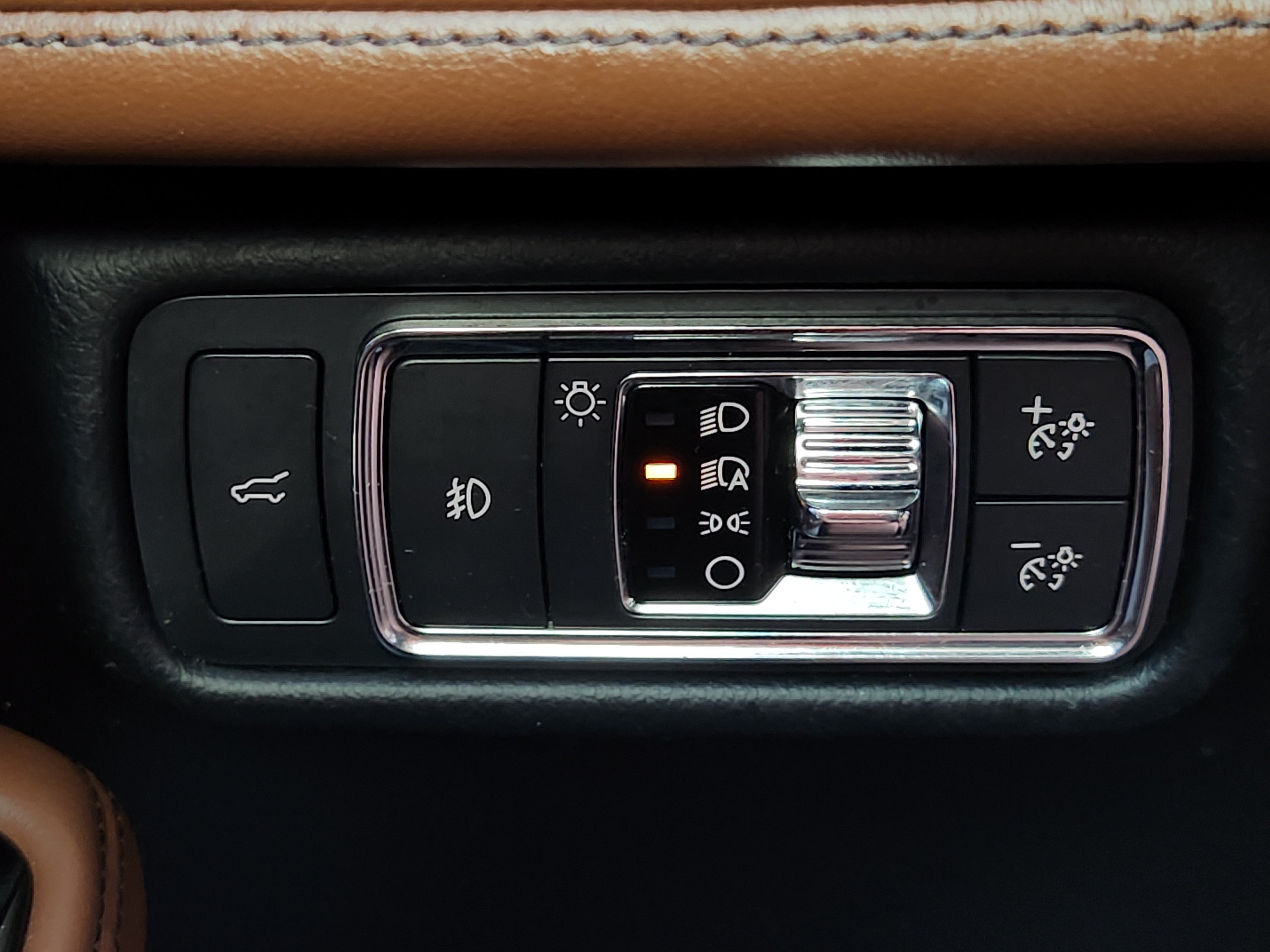 Used 2020 Iced Mocha Metallic Premium Colorant Lincoln Reserve image 24