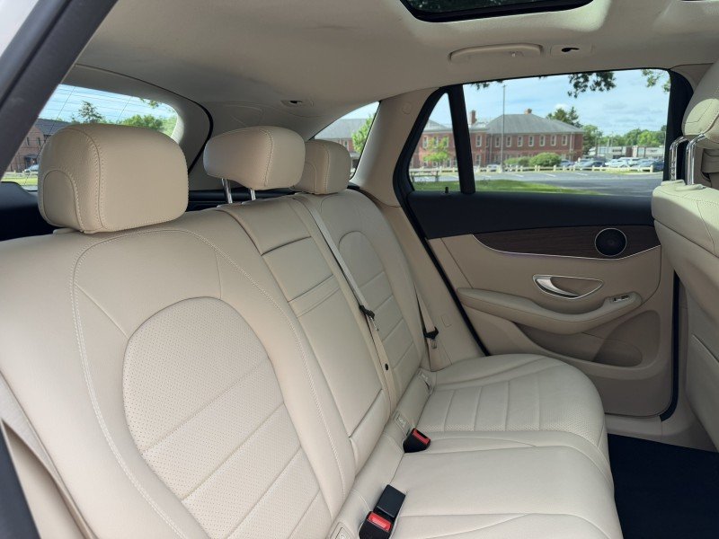Certified Used 2022  Mercedes-Benz GLC 300 image 25