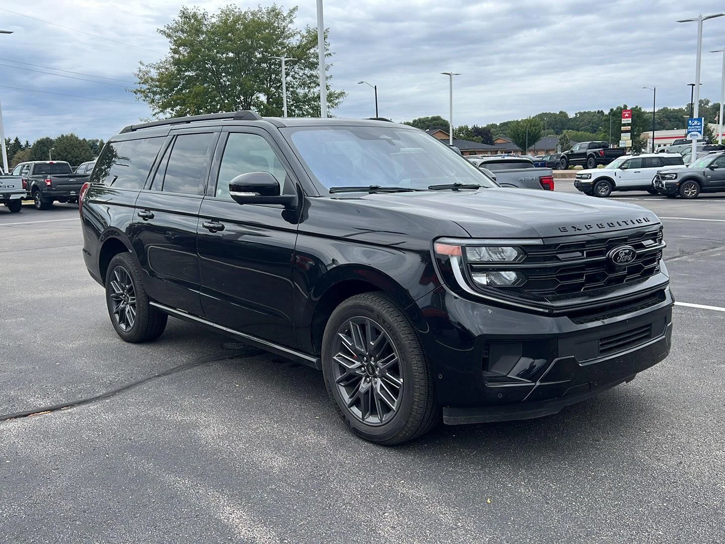 Used 2025 Agate Black Ford Platinum image 2