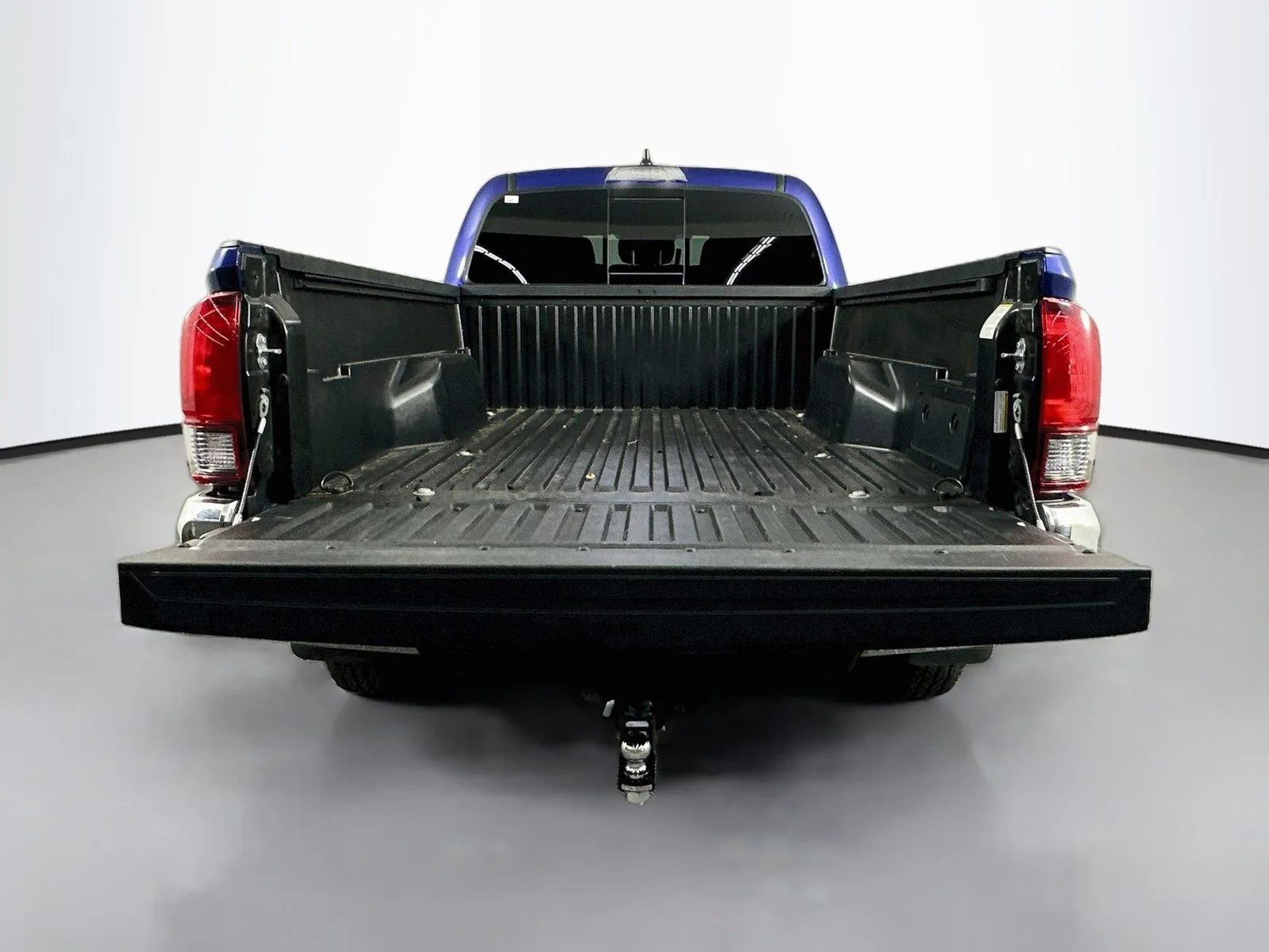 Certified Used 2022 Blue Toyota SR5 image 23