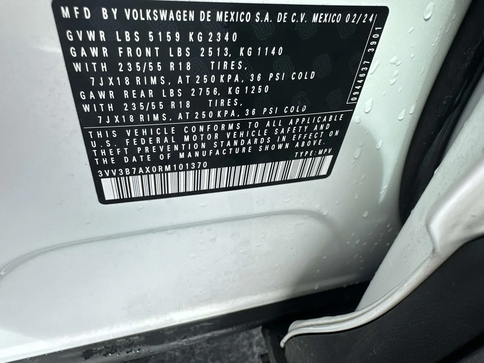 Used 2024 White Volkswagen SE image 17