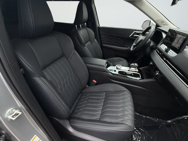 Used 2025 Silver Mitsubishi SEL image 10