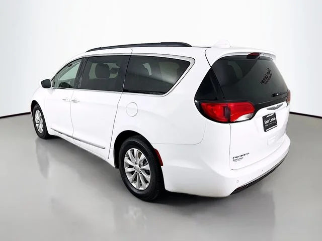 Used 2017 White Chrysler Touring L image 5