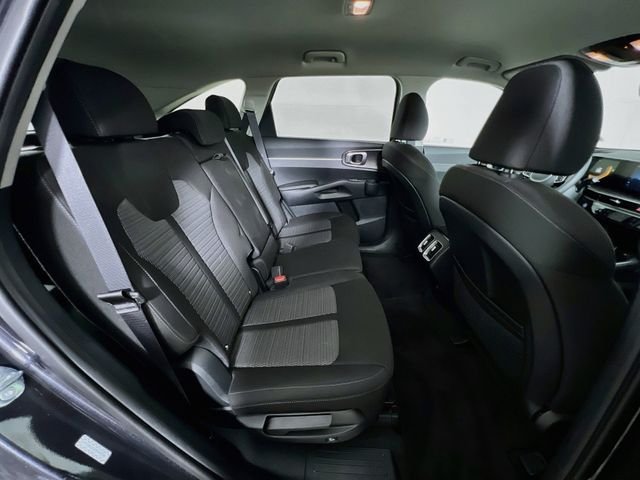 Used 2025  Kia LX image 39