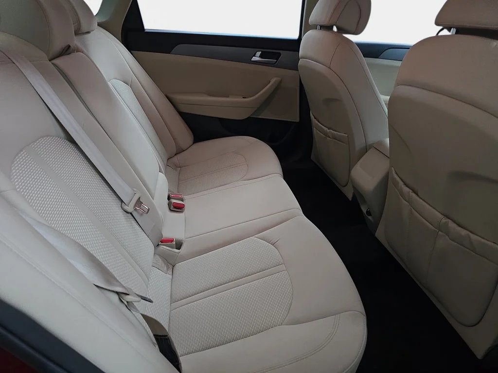 Used 2015 Venetian Red Metallic Hyundai SE image 13