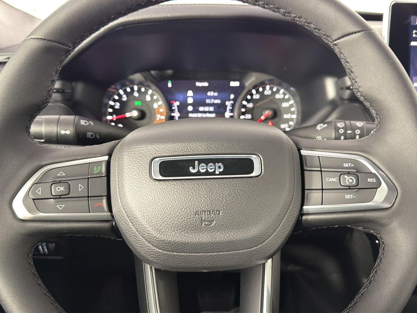New 2026 Red Hot Pearl-Coat Exterior Paint Jeep Latitude Altitude image 12