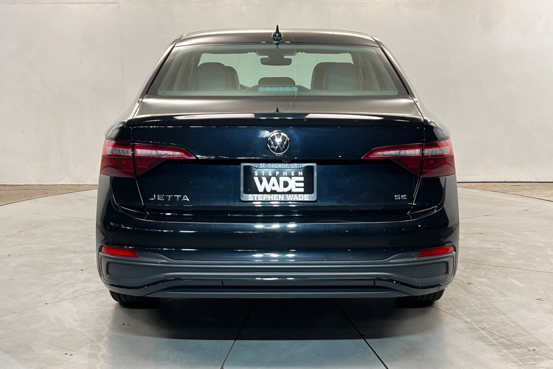 Used 2024 Silver Volkswagen SE image 5