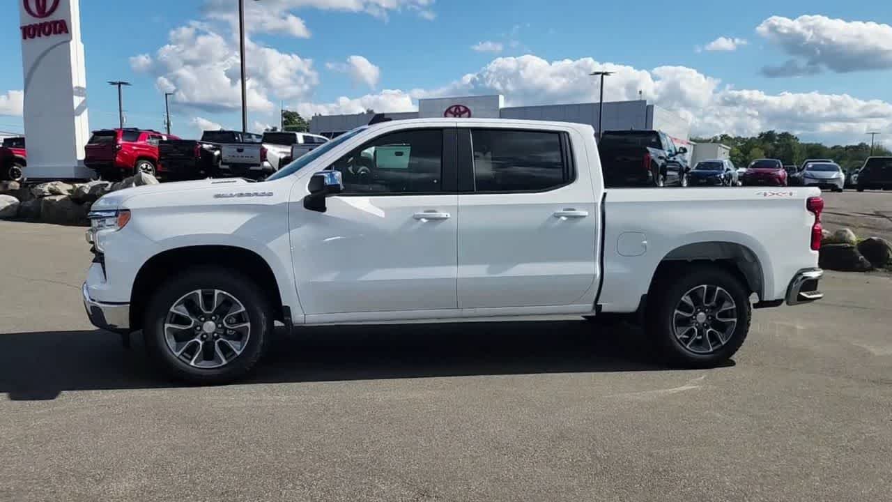 New 2026 Summit White Chevrolet LT (2FL) image 9