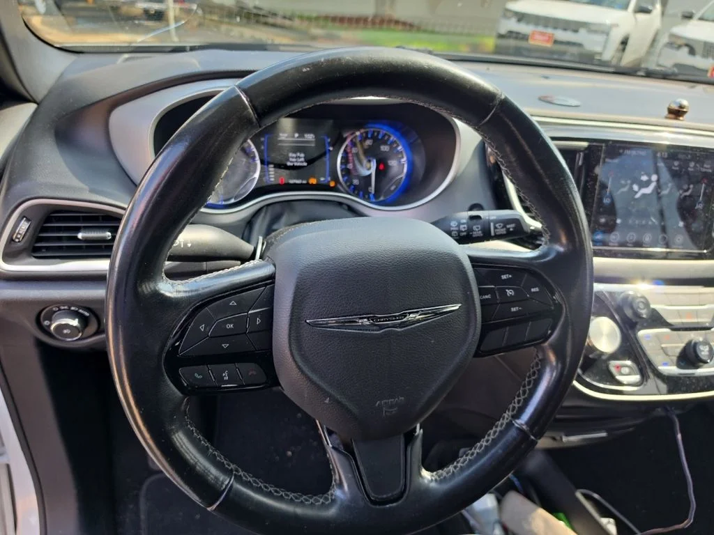 Used 2020 White Chrysler Touring image 20