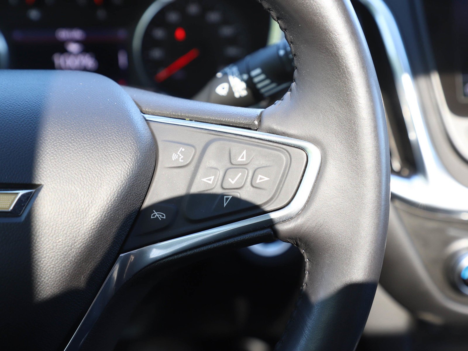 Used 2019 MOSAIC BLACK METALLIC Chevrolet LT image 26