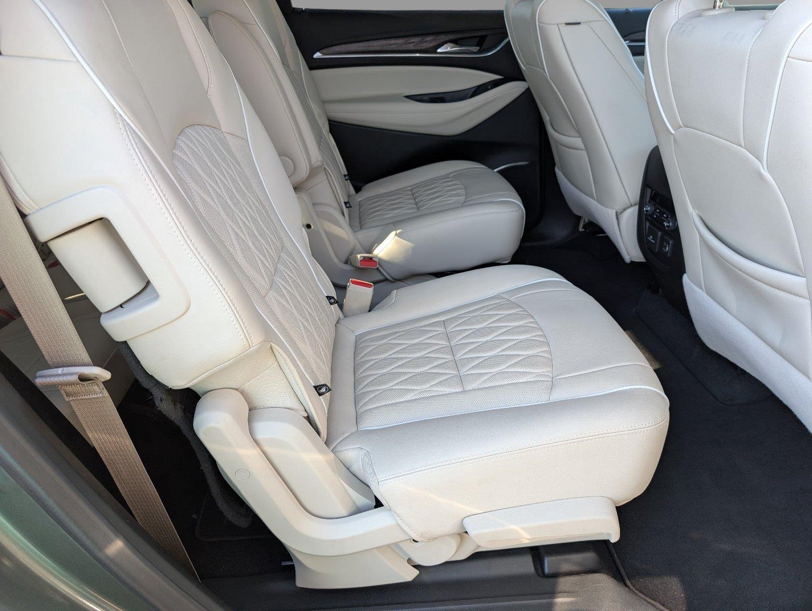 Used 2022 SAGE METALLIC Buick Avenir image 38