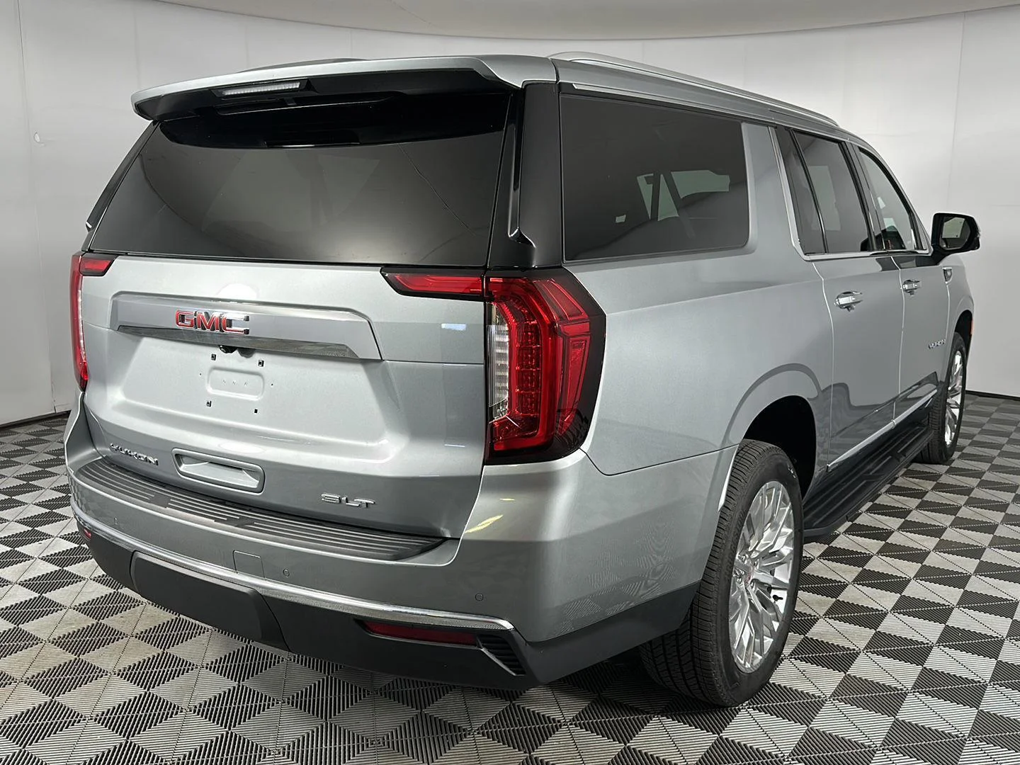 Used 2024 Sterling Metallic GMC SLT image 32