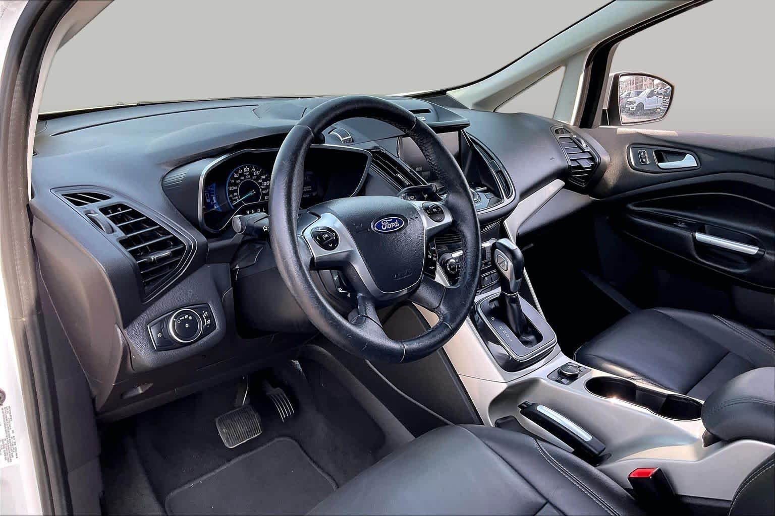 Used 2015 White Platinum Metallic Tri-Coat Ford SEL image 15