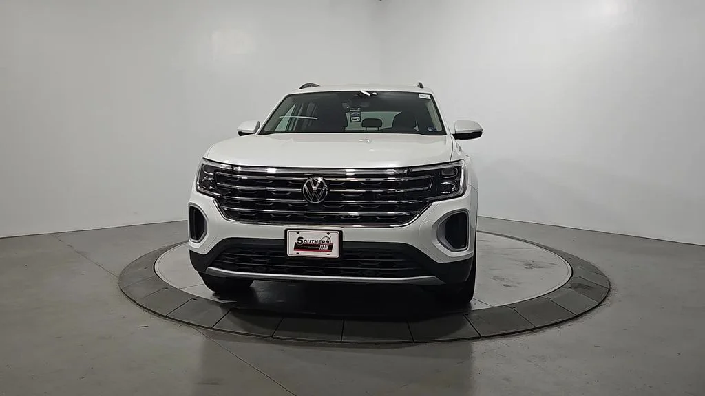 New 2026 White/off-white Volkswagen SE w/Technology image 8