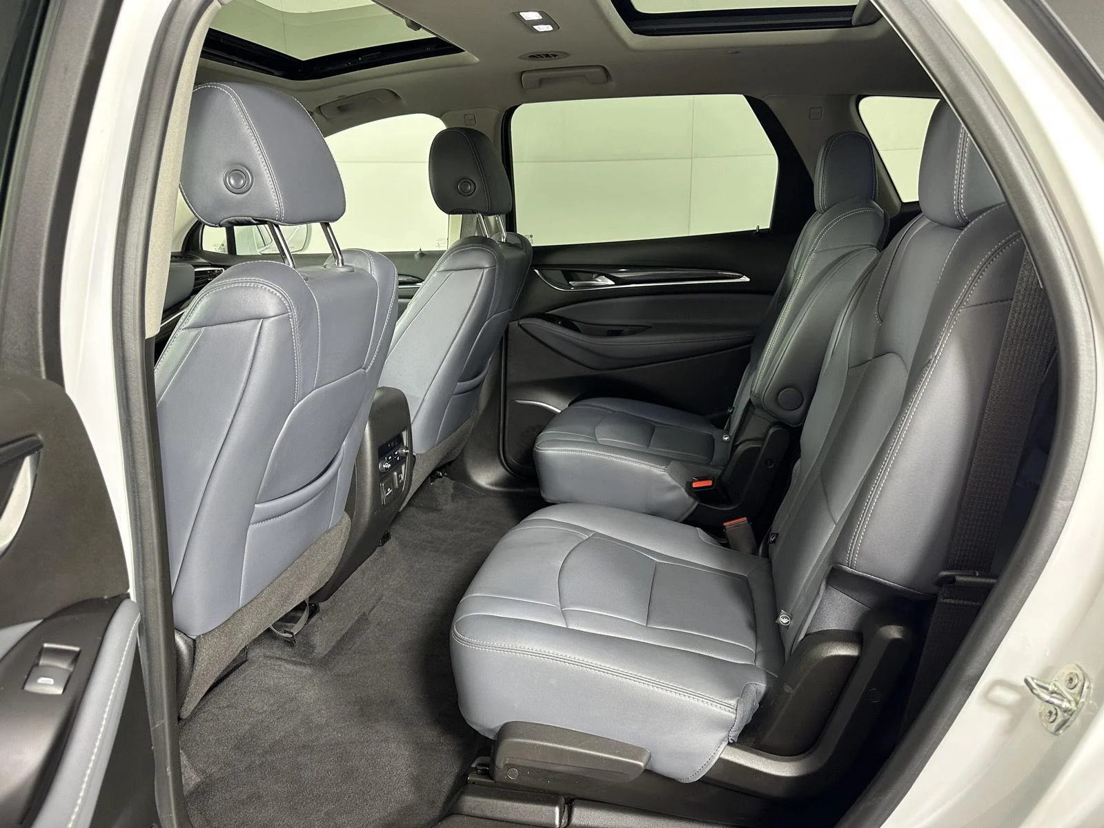 Used 2020 Summit White Buick Premium image 16