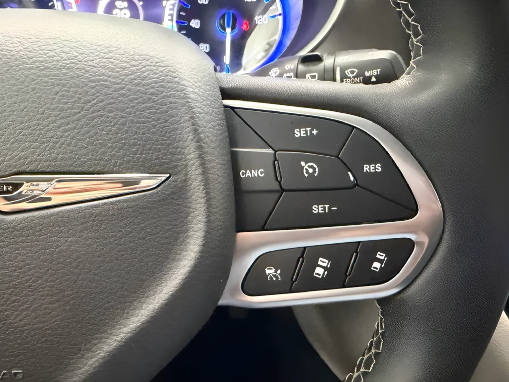 Used 2022 Gray Chrysler Touring L image 21