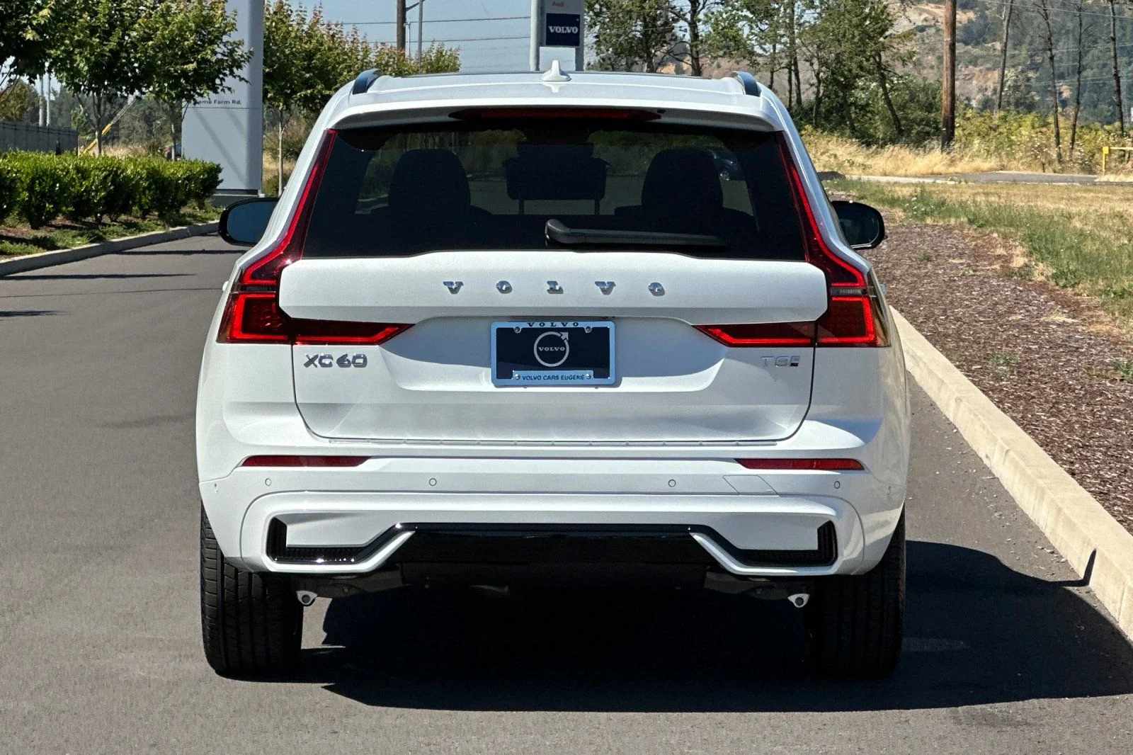 New 2026 Crystal White Volvo Plus image 4