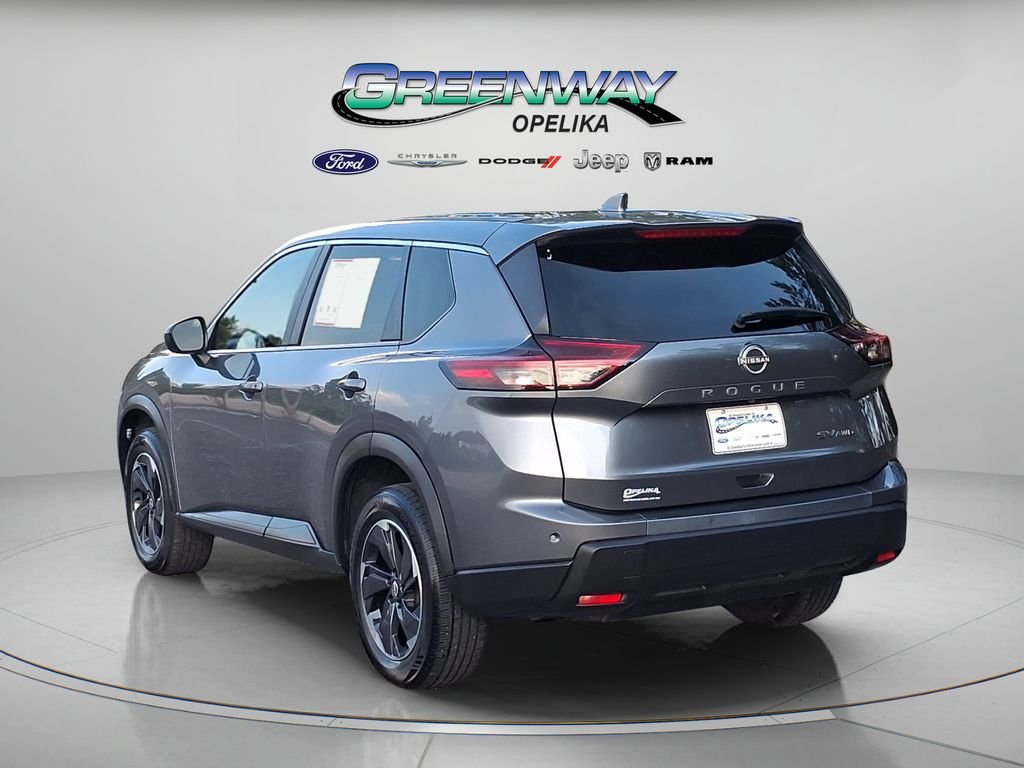 Used 2024 Gray Nissan SV image 5