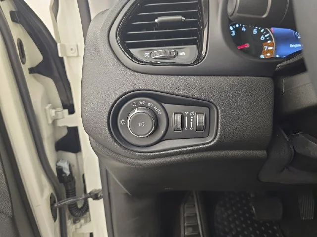 Used 2023 Alpine White Clearcoat Jeep Altitude image 31