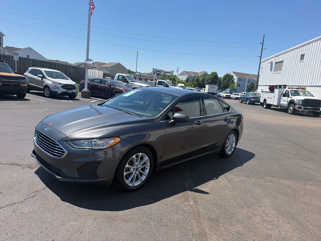 Used 2019 Gray Ford SE image 3