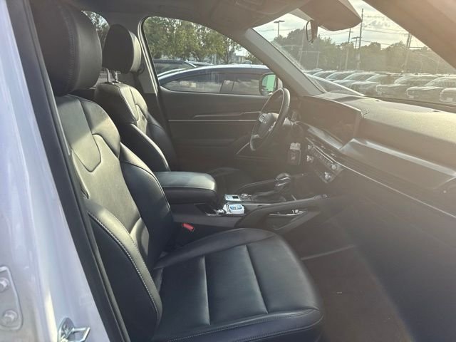 Used 2024 White Kia S image 5
