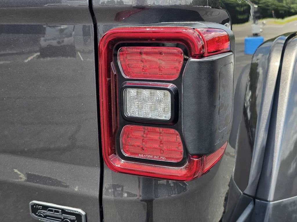 Used 2020 Granite Crystal Jeep Rubicon image 11