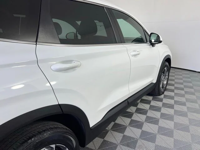 Used 2023 White Hyundai SE image 9
