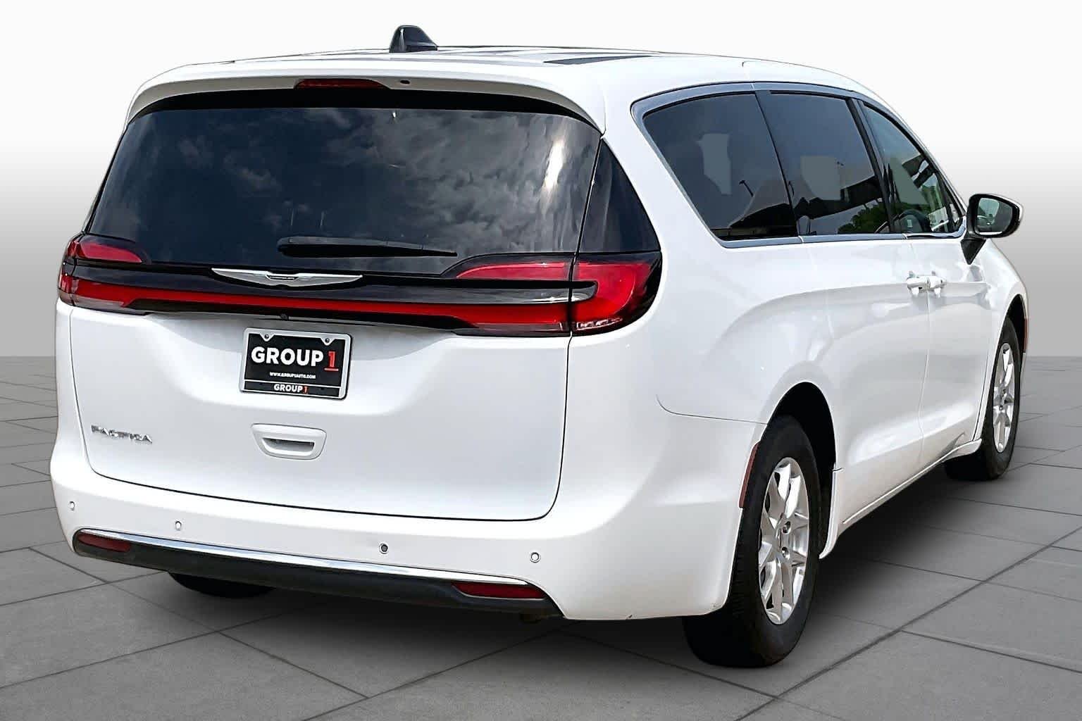 Used 2023 Bright White Clearcoat Chrysler Touring L image 23
