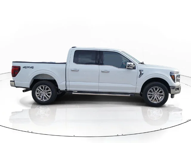New 2026 Oxford White Ford Lariat image 4