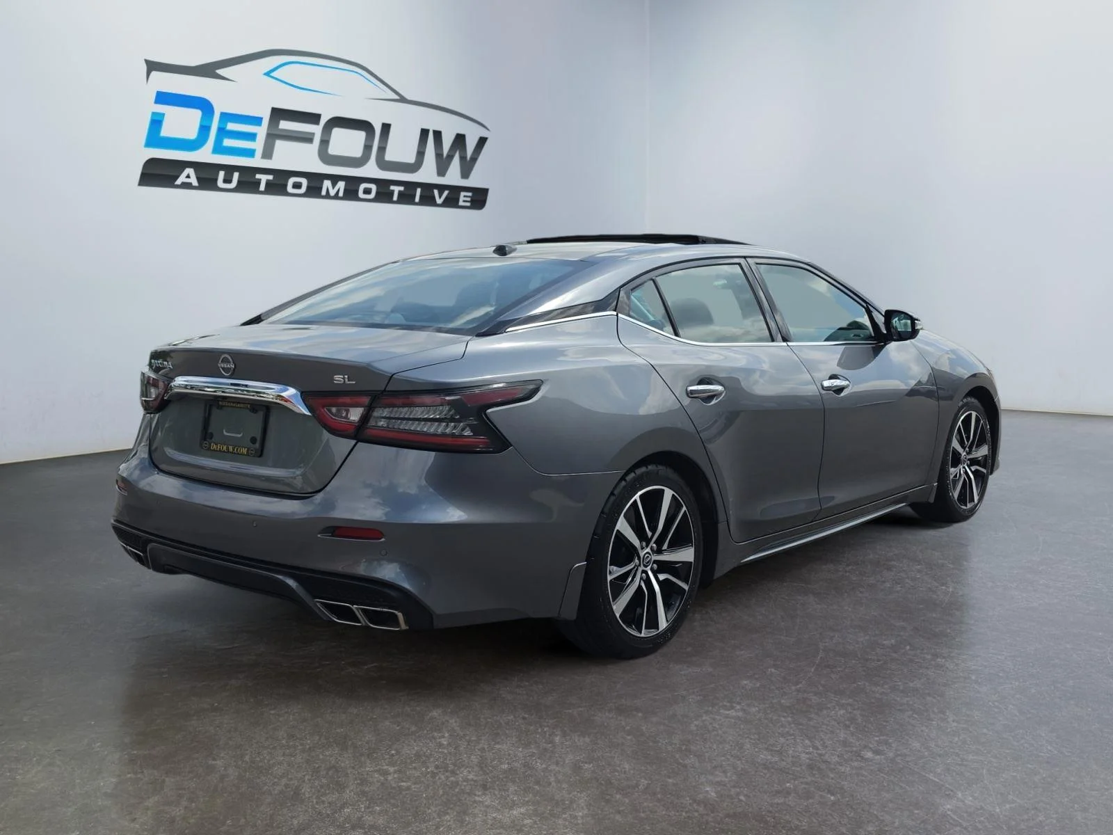 Used 2023 GRAY NISSAN SL SEDAN image 3