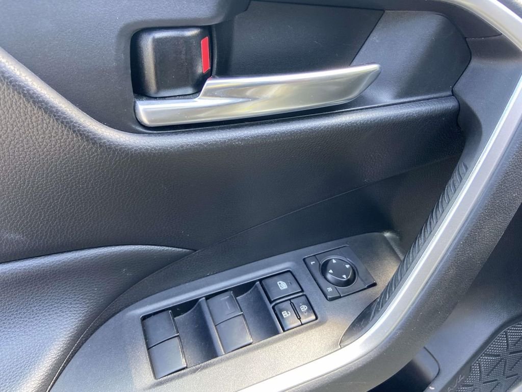Used 2021 Silver Toyota XLE image 11