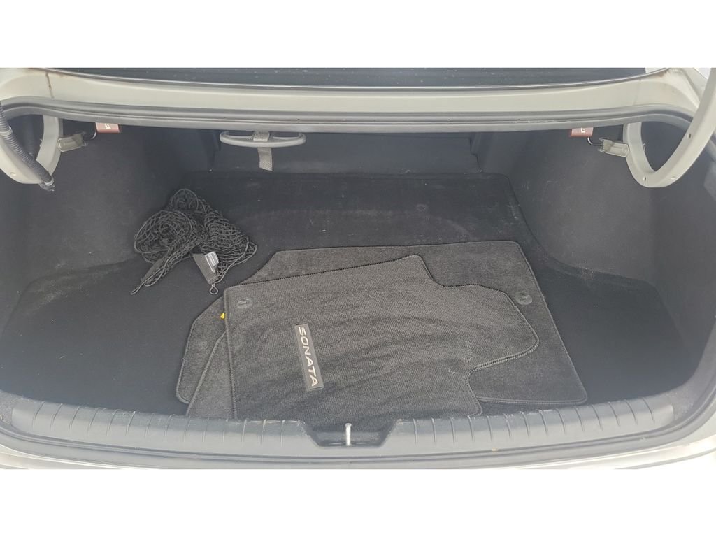 Certified Used 2022 Silver Hyundai SE image 9