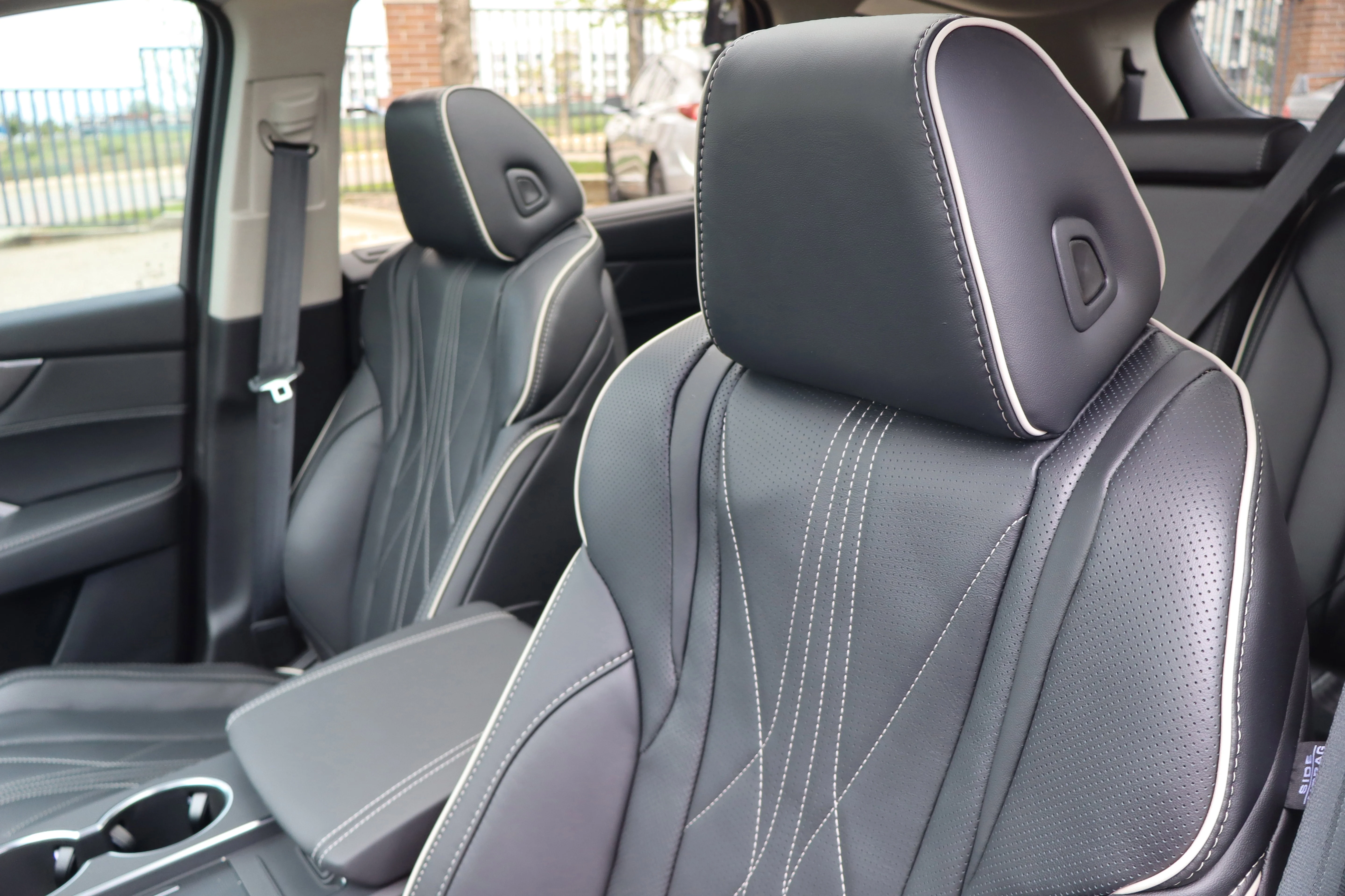 New 2026 Liquid Carbon Metallic Acura w/Advance Package image 21