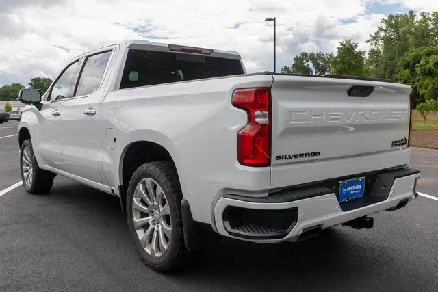 Used 2019 Beige Chevrolet High Country image 8