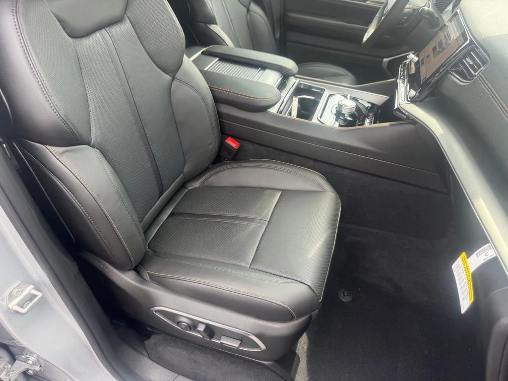 New 2026 Silver-Zynith Exterior Paint Jeep 85th Anniversary Edition image 62