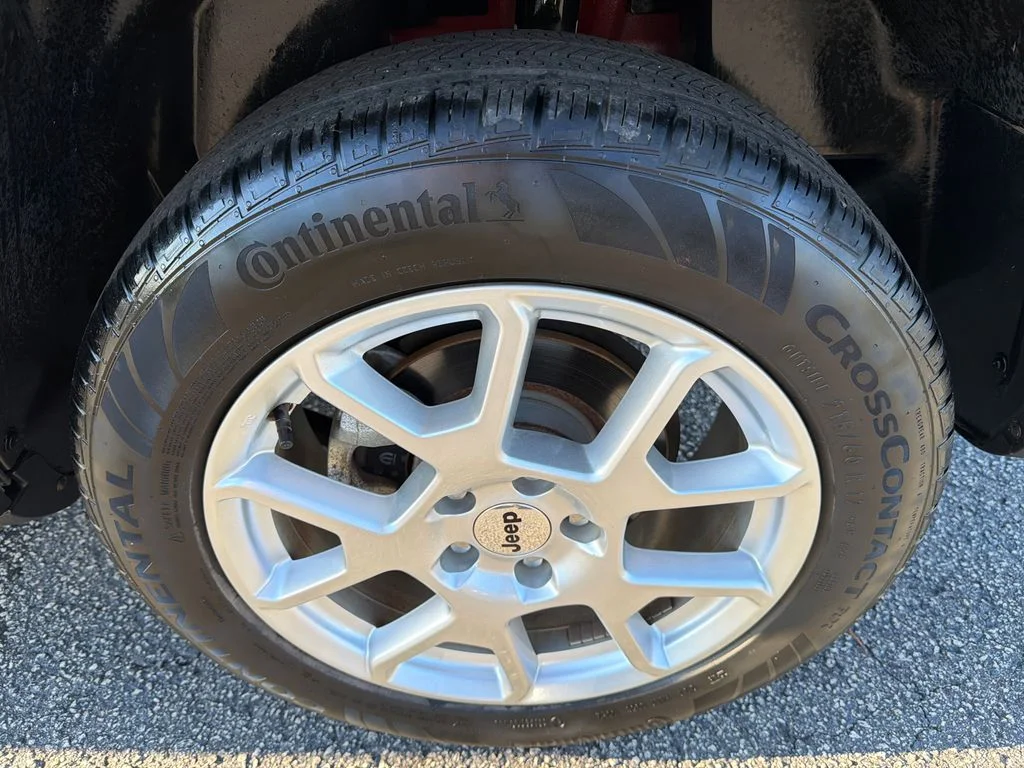 Used 2023 Red Jeep Latitude image 19