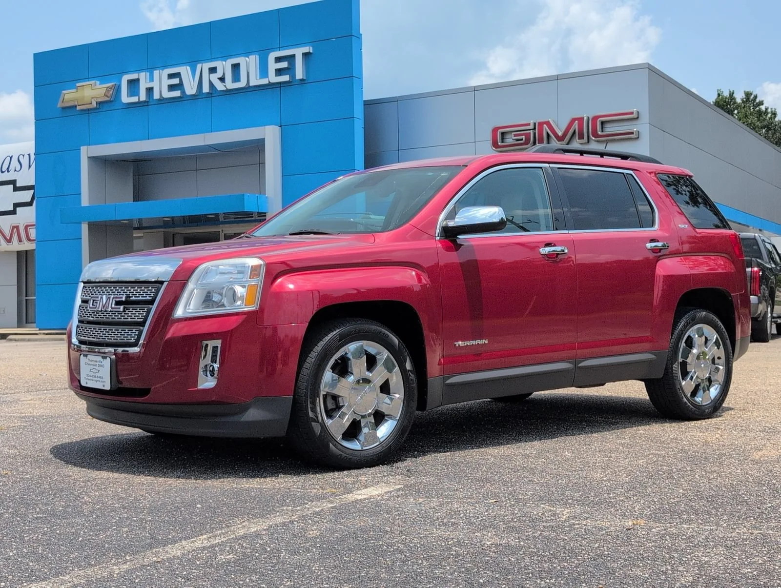 Used 2015 CRYSTAL RED TINTCOAT GMC SLT image 1