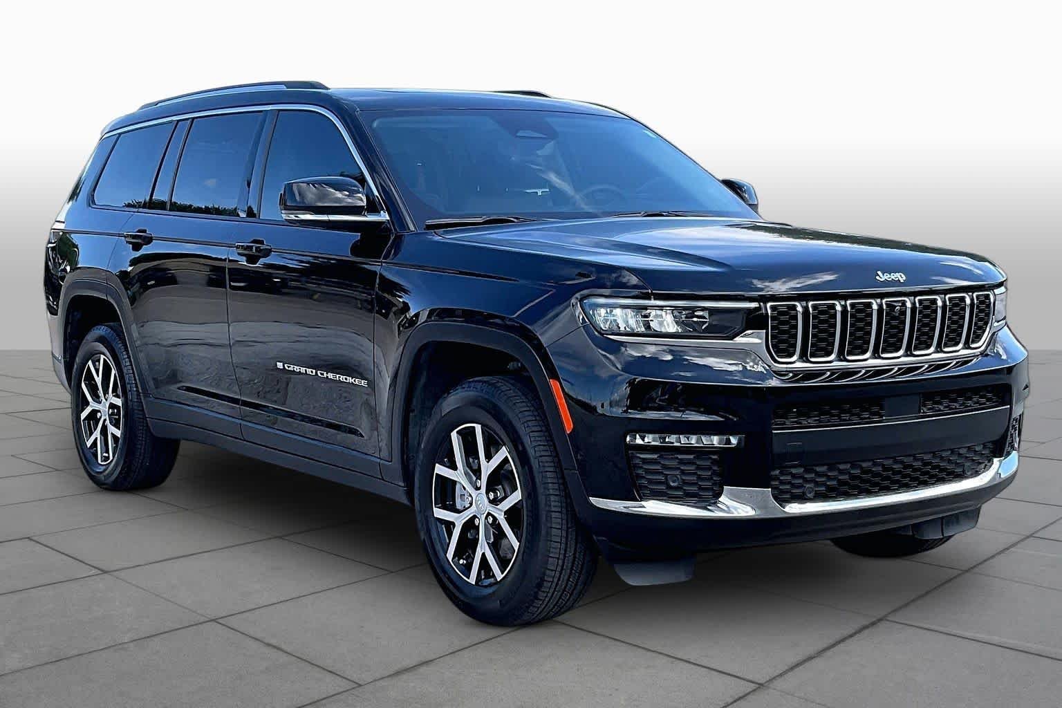 Used 2024 Diamond Black Crystal Pearlcoat Jeep Limited image 3