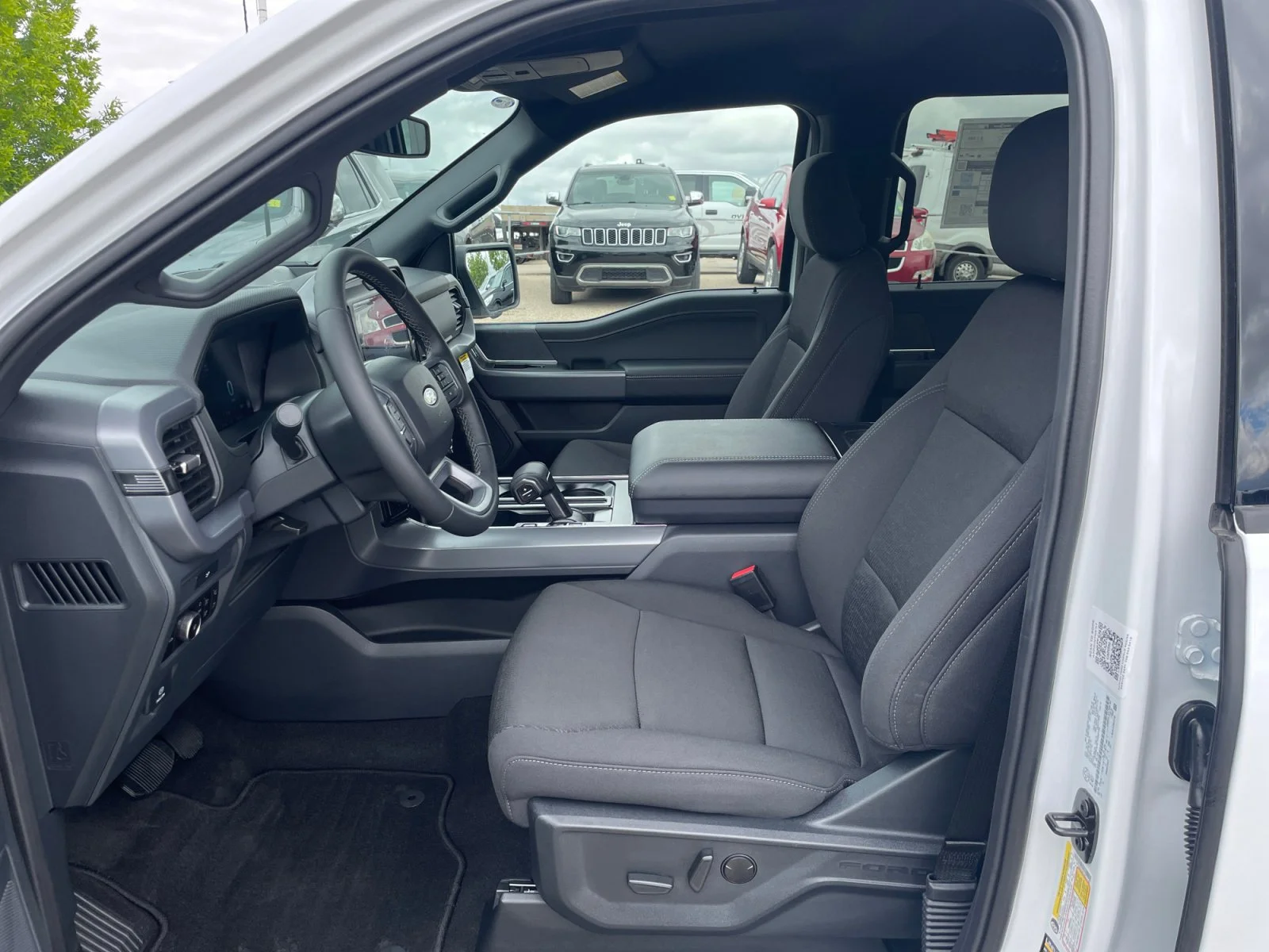 New 2026 Oxford White Ford XLT image 19