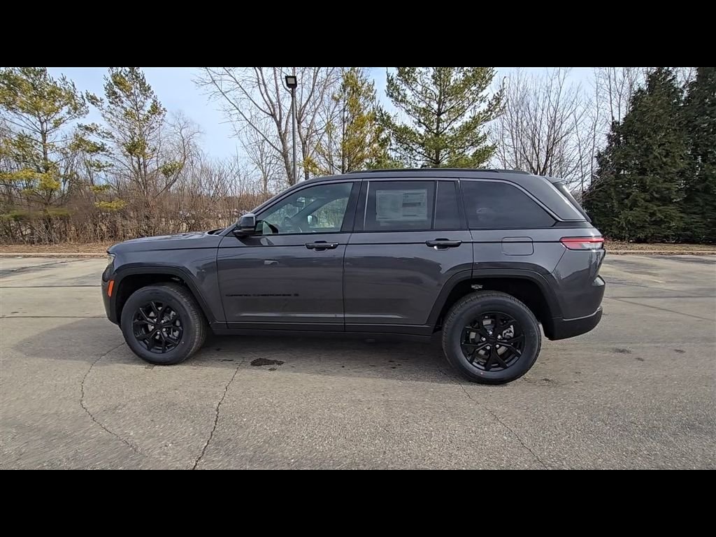 New 2026 Baltic Gray Metallic Clear-Coat Exterior Paint Jeep Altitude image 5