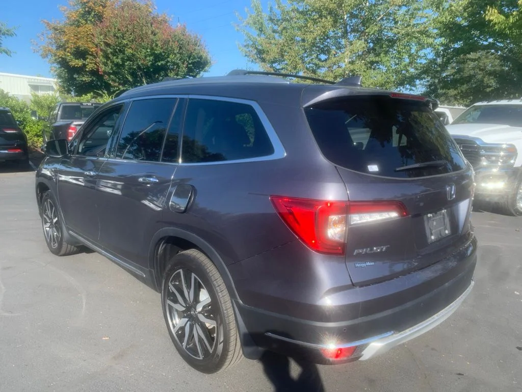 Used 2022 Modern Steel Metallic Honda Touring image 2