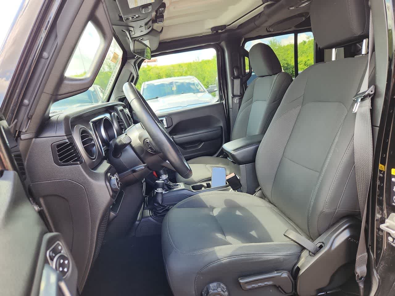 Used 2022 Black Clearcoat Jeep Sport S image 13