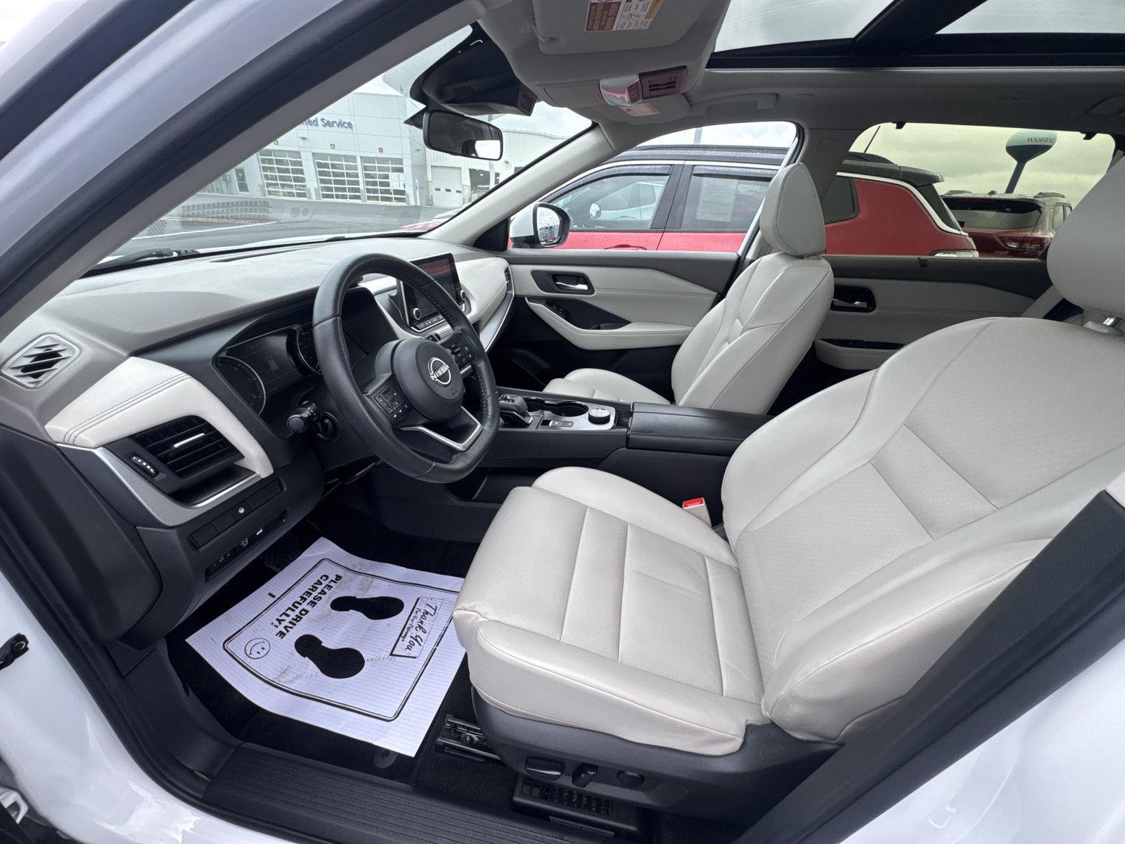 Used 2024 Everest White Pearl Nissan SV image 7