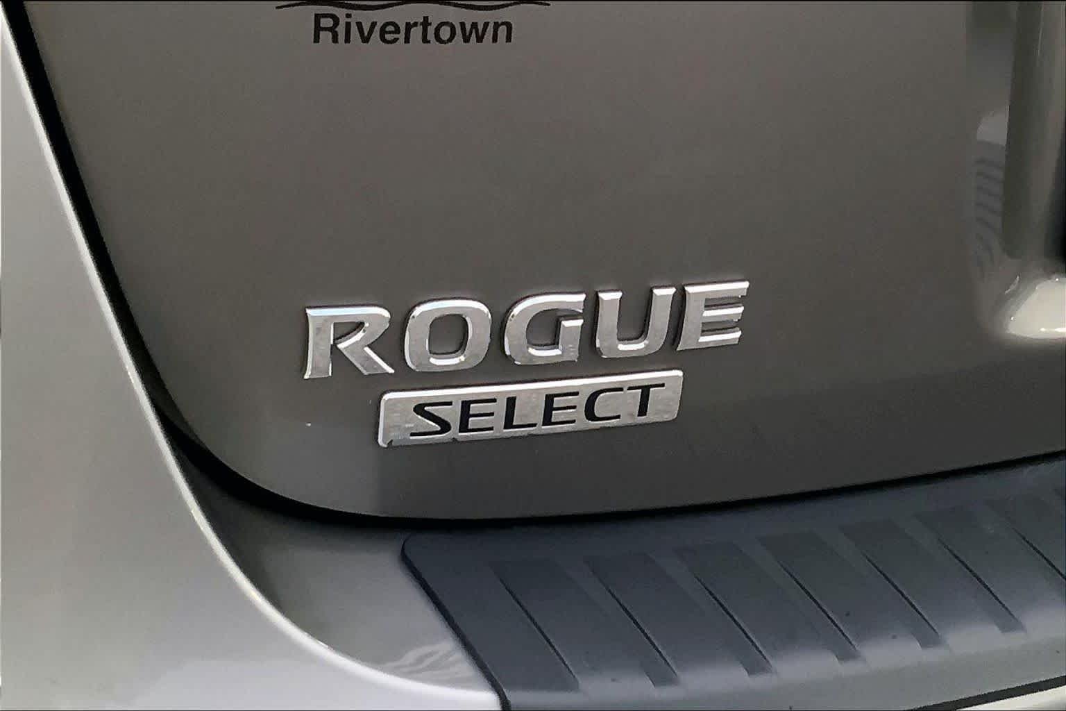 Used 2015 Platinum Graphite Nissan S image 30